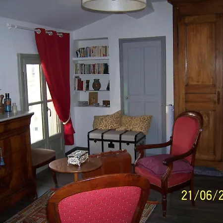 Grande Chambre, Vue Sur Toits, Cyclistes Bienvenus Homestay